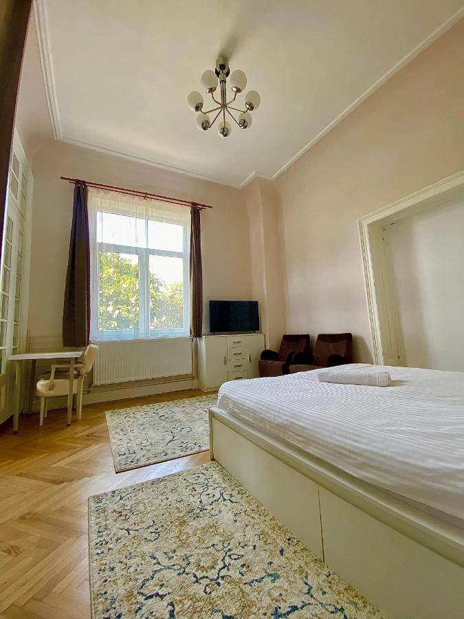 Km 0 Studio Boekarest Buitenkant foto